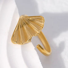 Load image into Gallery viewer, Shell Luxe Ring
